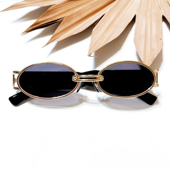 REVOLVE Accessories - Minimalist black sunglasses E3